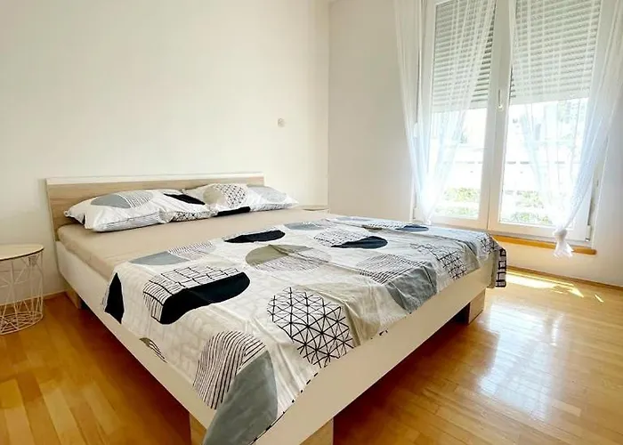 Little Sunlight Oasis Apartment *